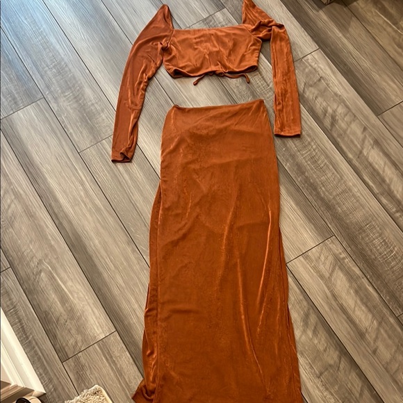 Superdown Anai Ruched Maxi Set in Rust - Picture 6 of 10